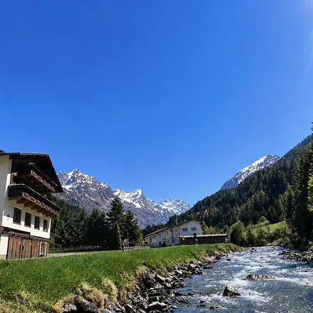 Rustikales Pitztaler Alpenhaus Am Bach Mit Grossem Balkon Lägenhet Sankt Leonhard im Pitztal